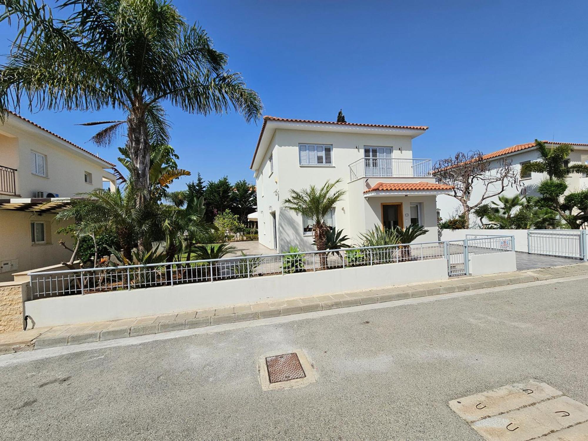 Family Home Protaras Bagian luar foto