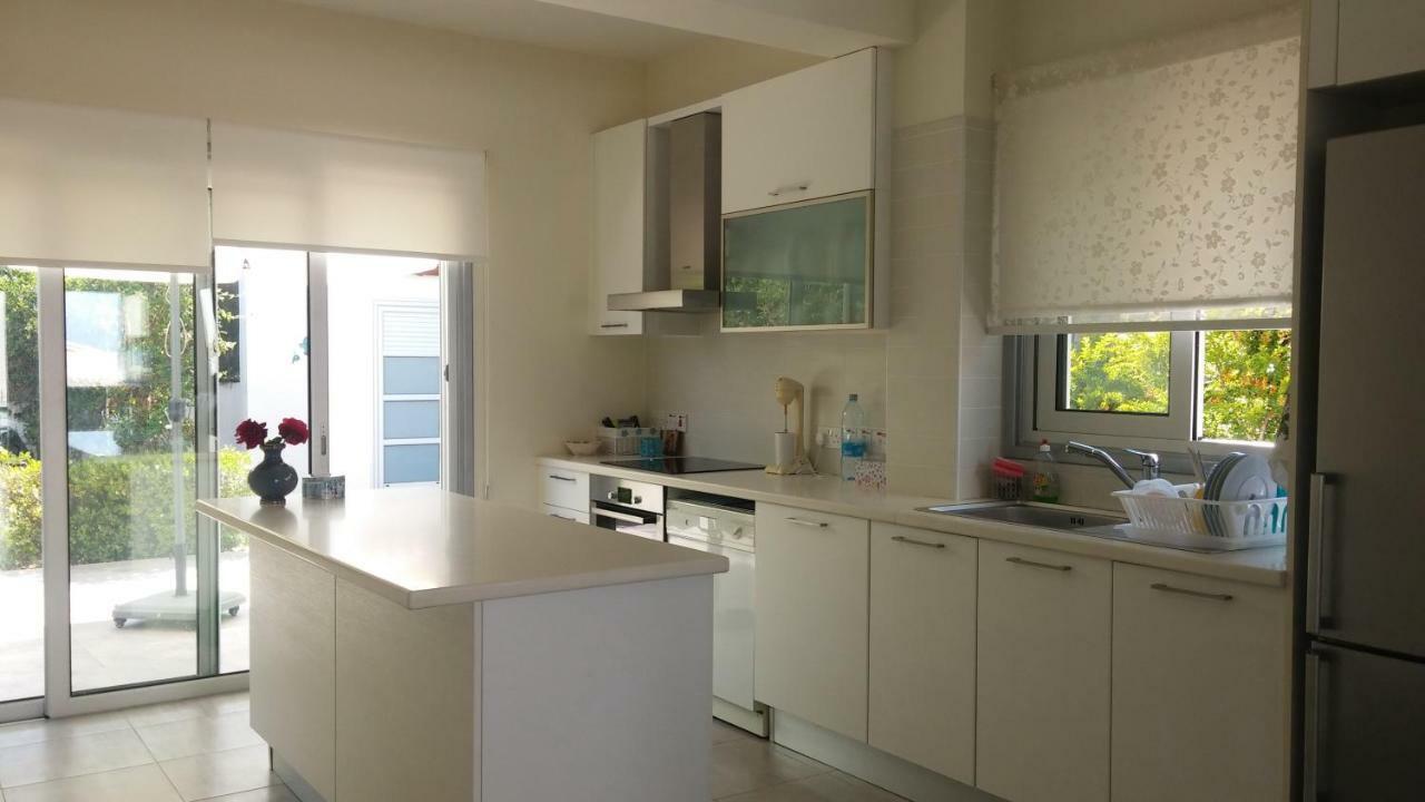 Family Home Protaras Bagian luar foto