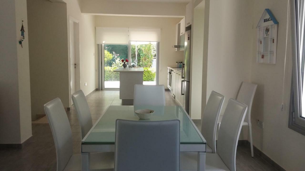 Family Home Protaras Bagian luar foto